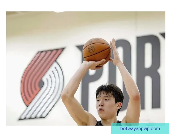 以斯普利特盛赞杨瀚森持续进步高位策应组织能力出众带动球队进攻